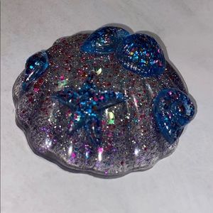 She’ll paper weight !